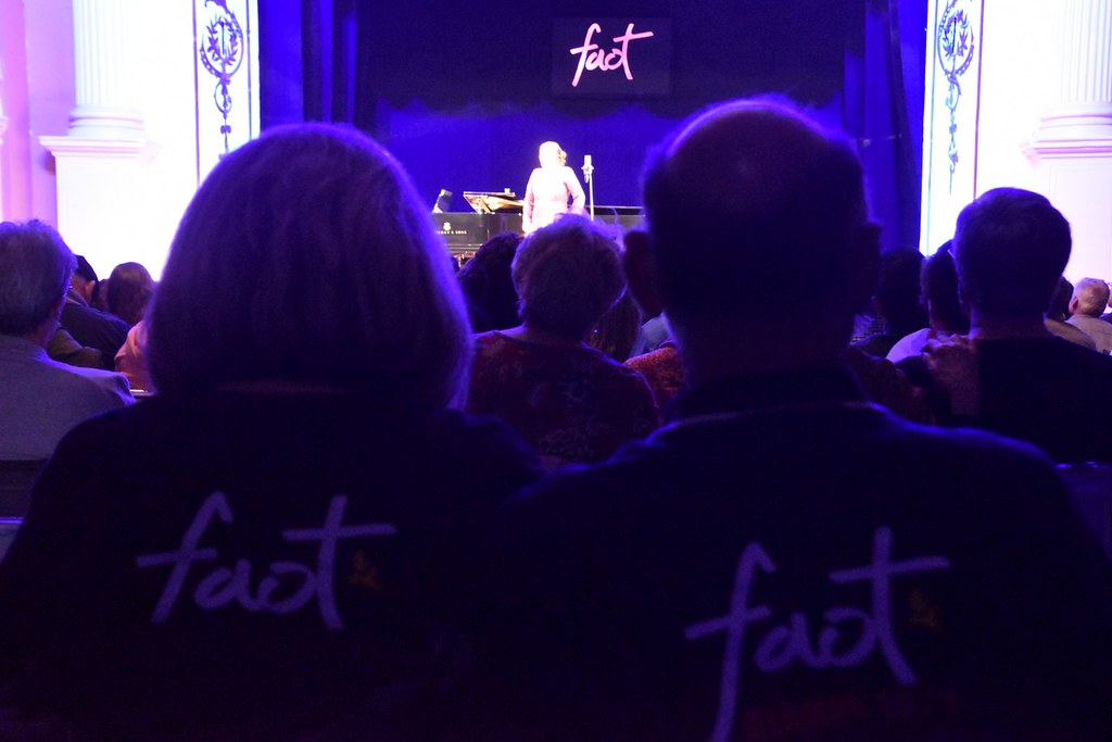Noche de Gala  Anabel de la Mora, soprano; Diana Peralta, mezzosoprano; Andrés Carrillo, tenor; Alain del Real,   pianista; Octavio Sosa, productor, Mérito Artístico y Académico 2020  Palacio Municipal,