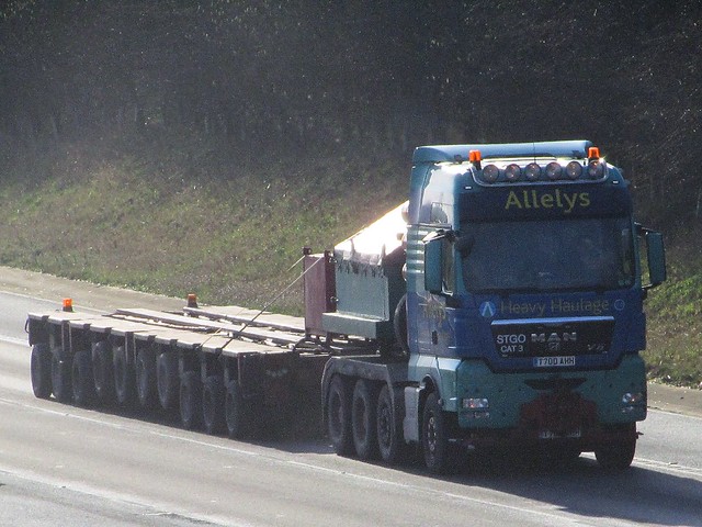 Allelys Heavy Haulage, M.A.N (T700AAH) On The A1M Northbound