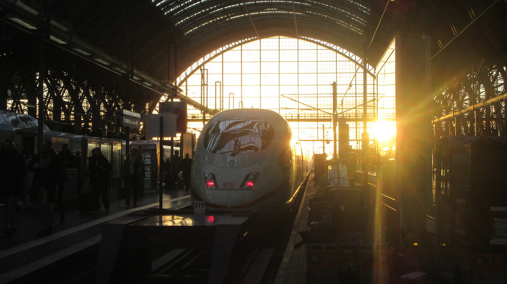 Tiefe Januarsonne im Hauptbahnhof