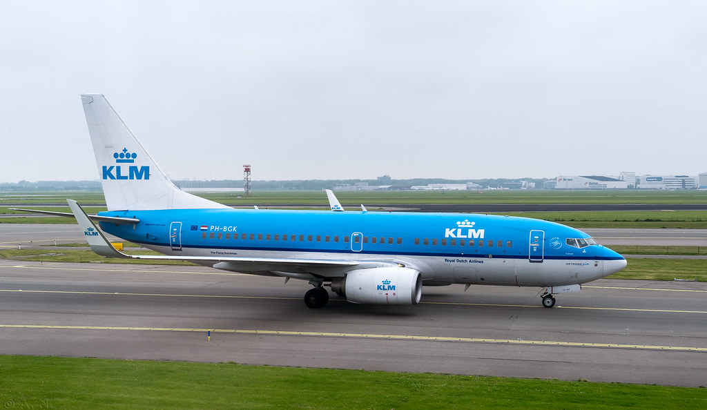 KLM: Boeing 737 # PH-BGK