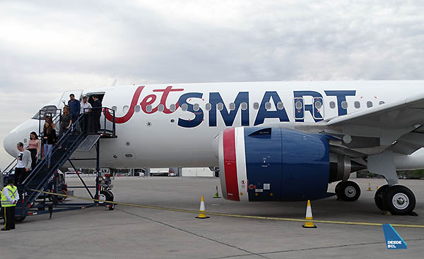 JetSMART A320neo CC-AWJ pasajeros desembarque (RD)