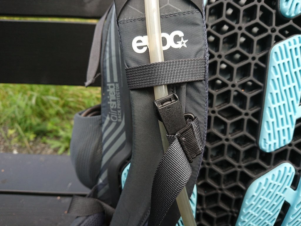 Evoc Neo 16L the magnet clip comes off way too easily