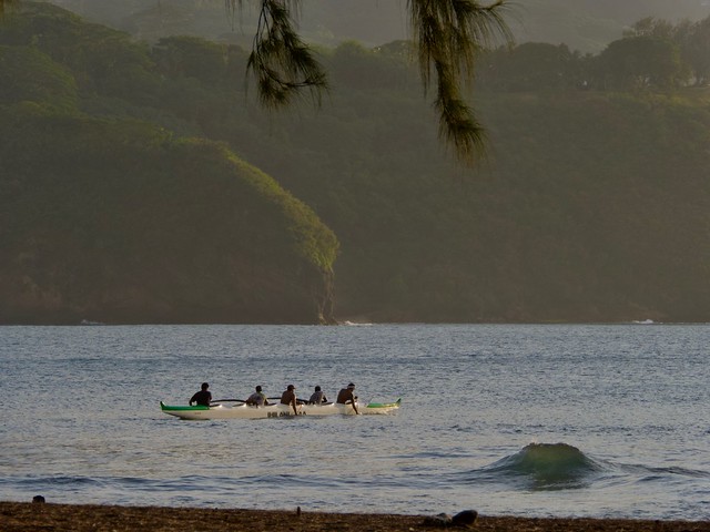 Piroguiers en baie de Matavai