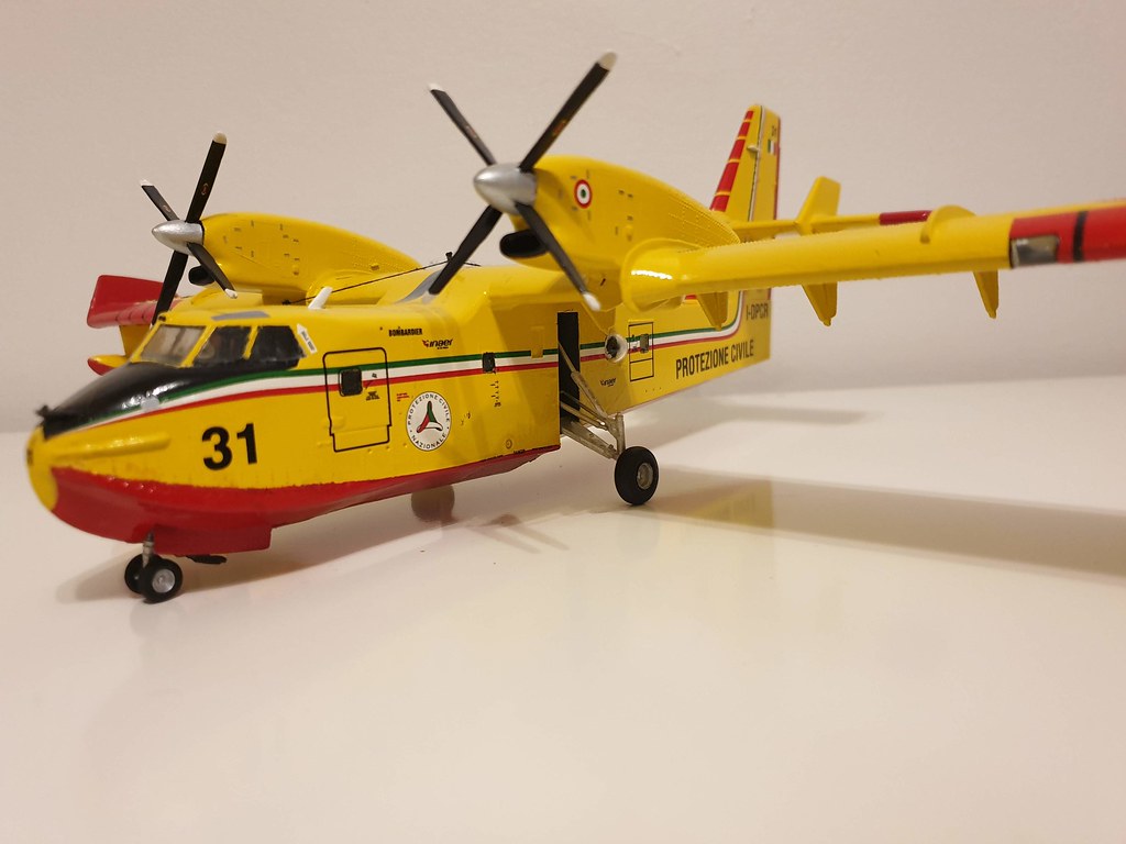 Italeri 1362 1/72 Scale Firefighting Plane Model Kit Canadair CL-415 