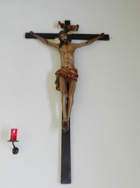 Cristo crucificado escultura interior abadía de Santa Hildegarda en Windeck Eibingen Abbey Abtei St. Hildegard Rüdesheim Alemania