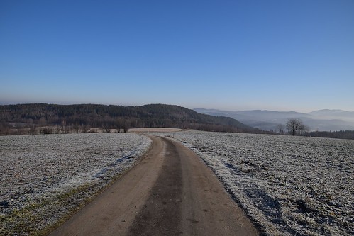 klecza wleń lenno lowersilesia dolnyśląsk polska poland nature landscape view mountains hills karkonosze path road winter frost sky blue sunny fields