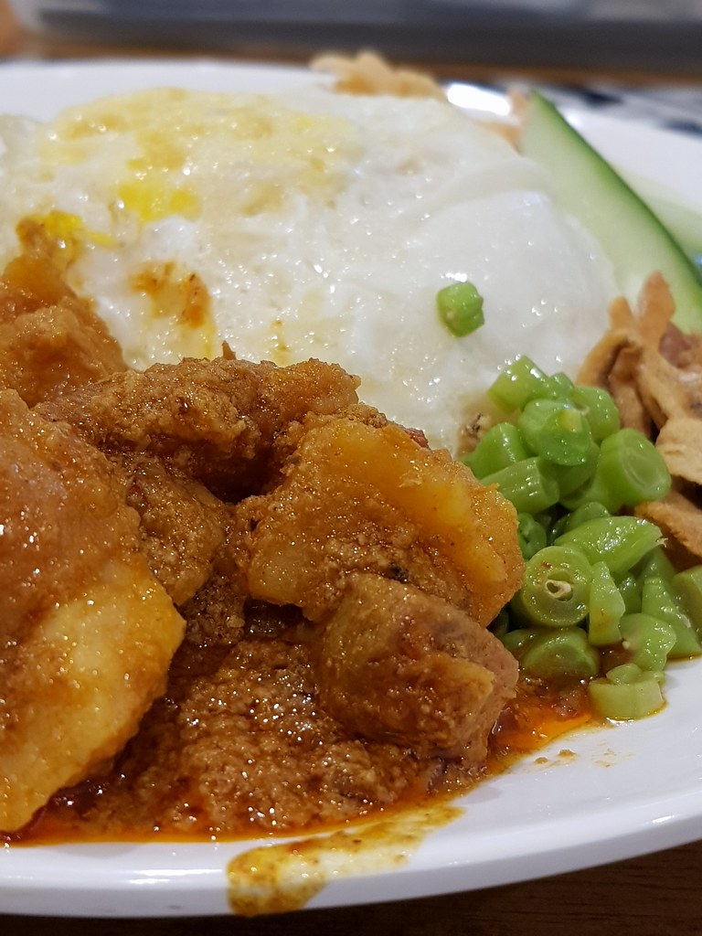 咖喱猪肉椰酱饭 Nasi Lemak w/Curry Pork rm$16.80 @ 南香 Nam Geong Ipoh, Paradigm Mall PJ SS7
