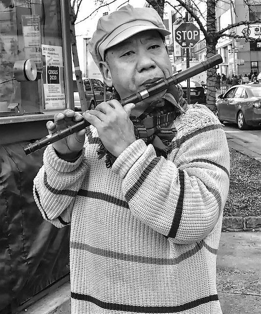 Street Musician In Chinatown Before Chinese New Year Nikon D7500 24.0mm f/1.8 ƒ/13.0  24.0mm 1/400  ISO1250