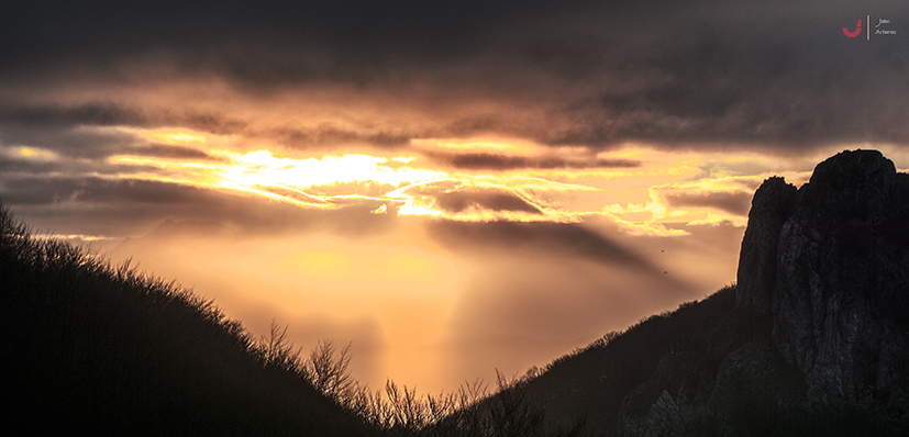 Luz matutina entre nubes