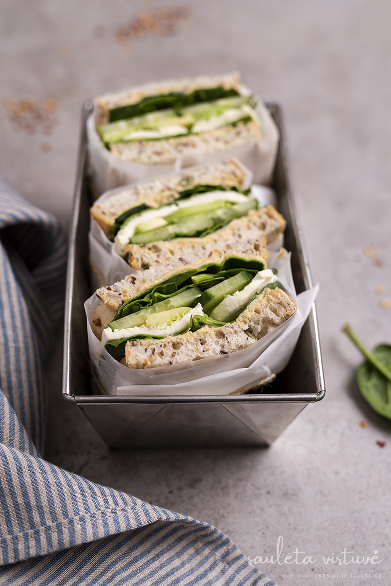  Žalieji sumuštiniai su humusu