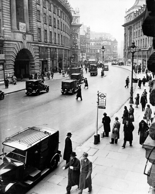 Piccadilly Circus: 1941