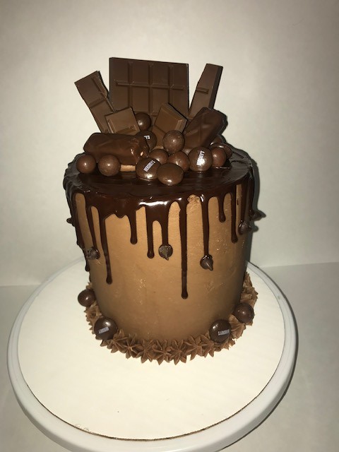 Cake by Launa Jenkins of L.A Sweets and Treats