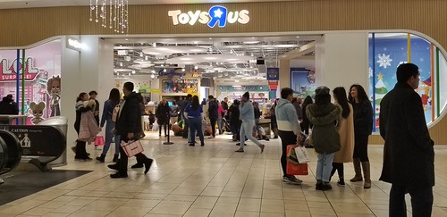 Toys R Us Garden State Plaza Paramus, NJ 3 | Mike Kalasnik | Flickr