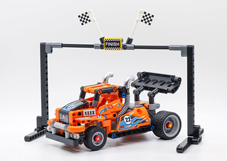 Review: 42104 Race Truck