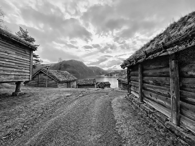 Gamle tufta -|- Old yard in Norway