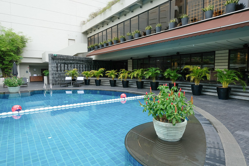 swimming pool regent singapore