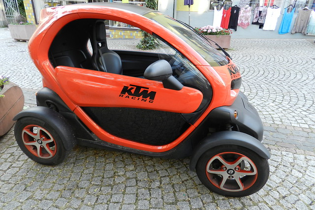 coche electrico pequeño Rudesheim Valle del Rin Alemania 01