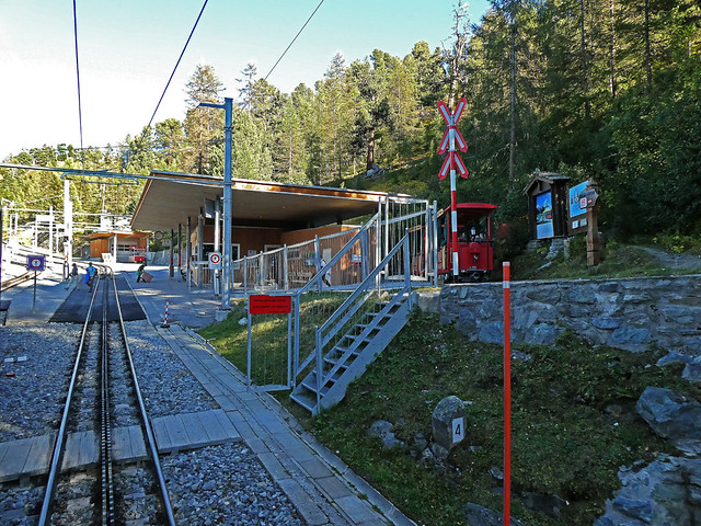 RD18411.  Departing from Riffelalp.