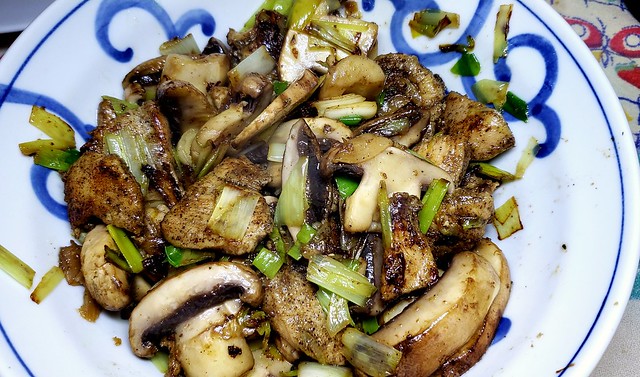 #040220 #almoço #peito de frango grelhado com #cogumelos #lunch #grilled chicken and #mushroom