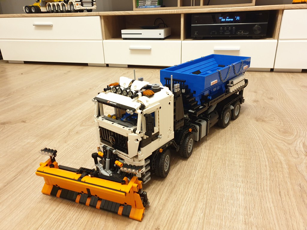 Truck - Salt Spreader - Snow Plow