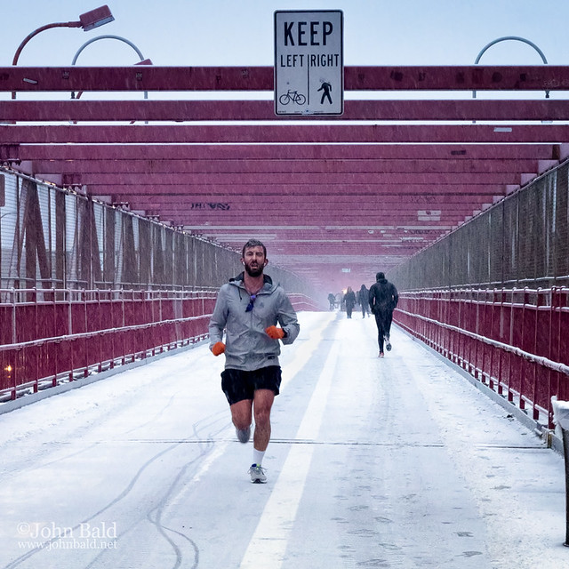 Snowstorm Runner, NYC  (80215)