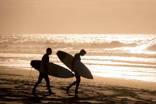 surfers surfboards ocean beach sunset golden hour silhouette praiagrande portugal canadapt