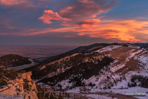 bighornmountains bighornnationalforest wyoming rockies february winter evening snow lenticular clouds highway14 steamboatpoint summit cliff dolomite sunset color colorful orange gold golden pink nikond750 tamron2470mmf28 sky