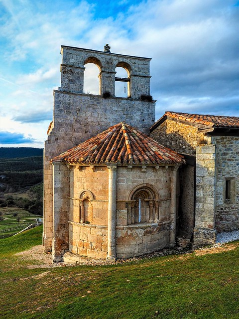 Ermita de San Pantaleón de Losa.  Detalle del ábside.