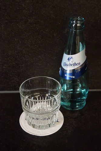 Elisabethen-Mineralwasser zur Begrüßung (auf dem Hotelzimmer des Best Western Plus in Darmstadt)