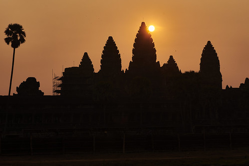 angkor wat sunrise cambodia nikon nikond850 d850 joaofigueiredo joaoeduardofigueiredo joão joao eduardo figueiredo siem reap siemreap hindu temple buddhist khmer architecture temples angkorwat