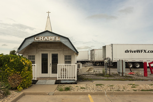 bigcabintravelplaza weddingchapel truckers bigcabinok oklahoma roadsideamerica roadside ok chapel church roadtrip route66