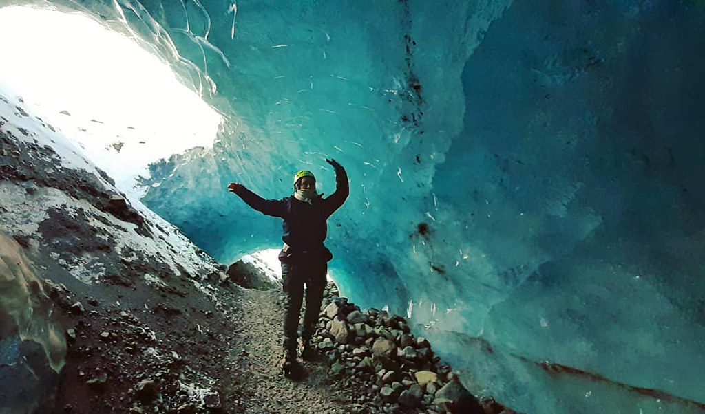 Blue ice cave - Falljökull glacier