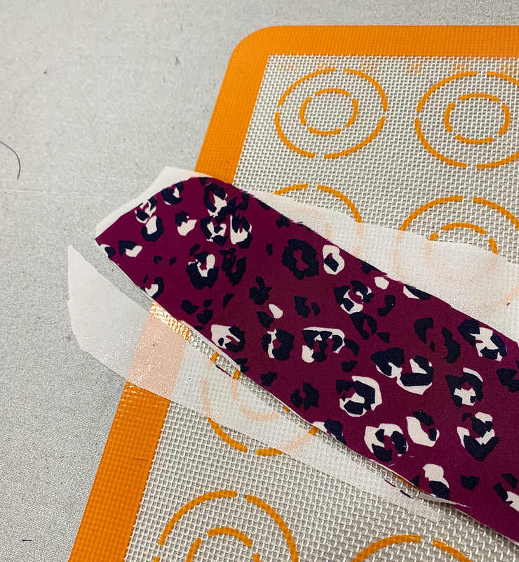 Purple dot band pressing on mat