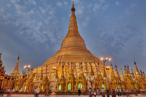shwedagon pagoda shwedagonpagoda yangon myanmar nikon nikond850 d850 joaofigueiredo joaoeduardofigueiredo joão joao eduardo figueiredo sunrise buddhist temple stub stuba burma buddhism