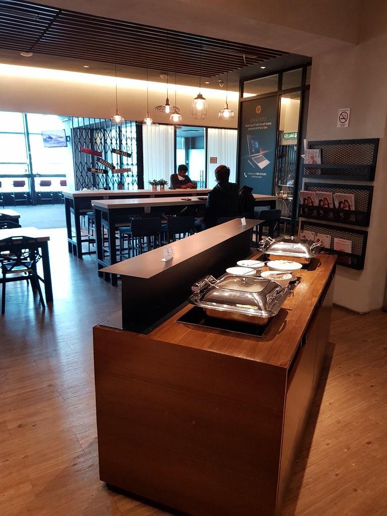 自助早餐 Buffet Breakfast @ AirAsia Premium Red Lounge in KLIA2
