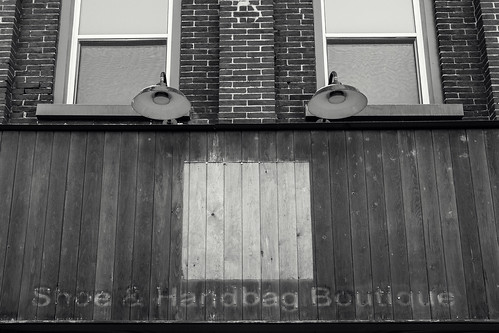store storefront abandoned vacant sign signage ghost boutique sos saveoursouls shoe handbag georgestreet peterborough ontario canada photowalk photowalks jsp2020020852 dscf4191 blackandwhite blackwhite bw toned