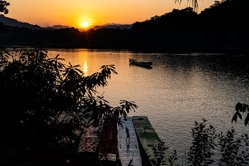 last sunlight sunset coucherdesoleil puestadesol mekong river linght laos luangprabang viaje voyager travel laicaq2 leica water