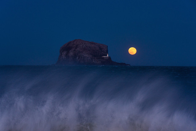 When the Moon Met the Majestic Bass Rock: A Breathtaking Sight to Behold