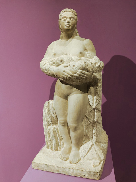 Miguel Mázquez Peñate escultura estatua Alegoria de la fecundidad 1947 Escuela Lujan Perez Las Palmas de Gran Canaria