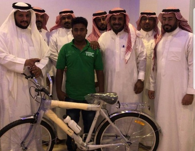 5521 Saudi school awards a Bangladeshi cleaner a bicycle 0