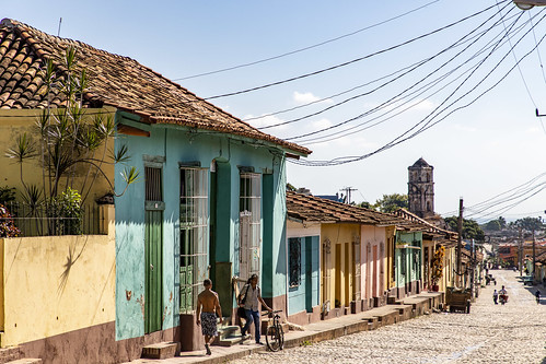 xtiandugard cuba trinidad rue paysage urban streetview jaune orange vert