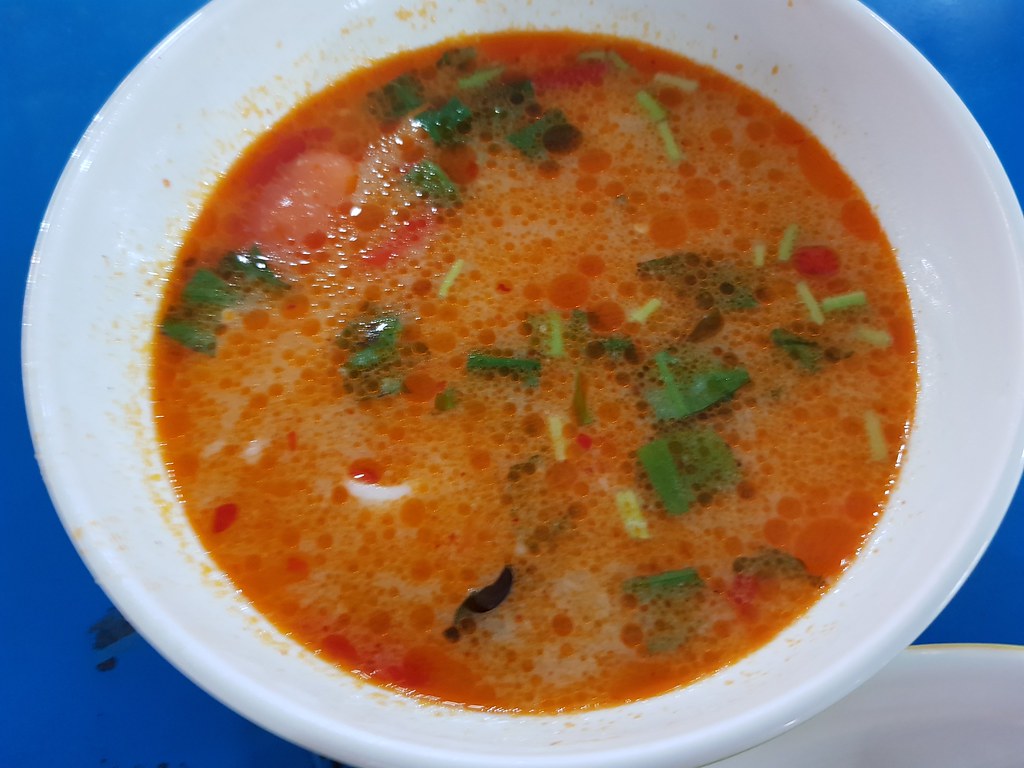 猪肉鱿鱼冬央汤配饭和蛋 Pork squid Tomyam w/Egg on Rice 50Bht @ Muang Thai - Phatra Market (near Satthisan MRT) in Bangkok, Thailand