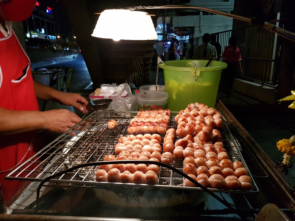 肉碎肉丸 Minced meat meatball 20Bht @ Muang Thai - Phatra Market (near Satthisan MRT) in Bangkok, Thailand