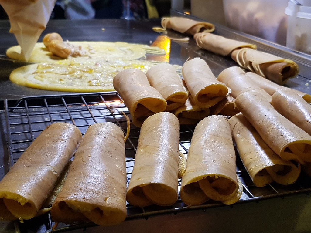 泰國咸煎餅 Thai Savory Pancake 20Bht (2pcs) @ Muang Thai - Phatra Market (near Satthisan MRT) in Bangkok, Thailand