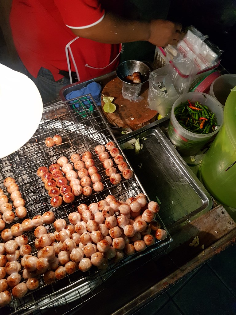 肉碎肉丸 Minced meat meatball 20Bht @ Muang Thai - Phatra Market (near Satthisan MRT) in Bangkok, Thailand