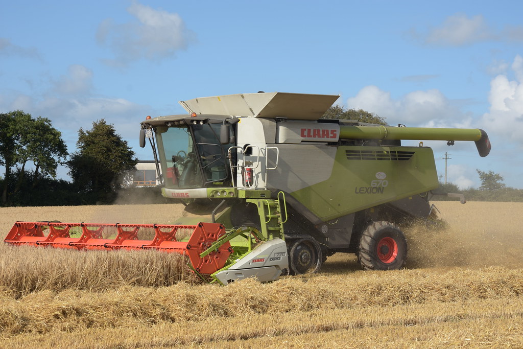 Claas Lexion 670 Terra Trac Combine Harvester cutting Winter Barley