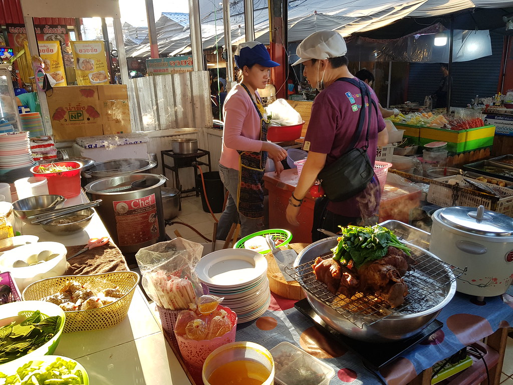 泰式猪肉粉 Pork Noodle 50Bht @ Muang Thai - Phatra MorningMarket (near Satthisan MRT) in Bangkok, Thailand