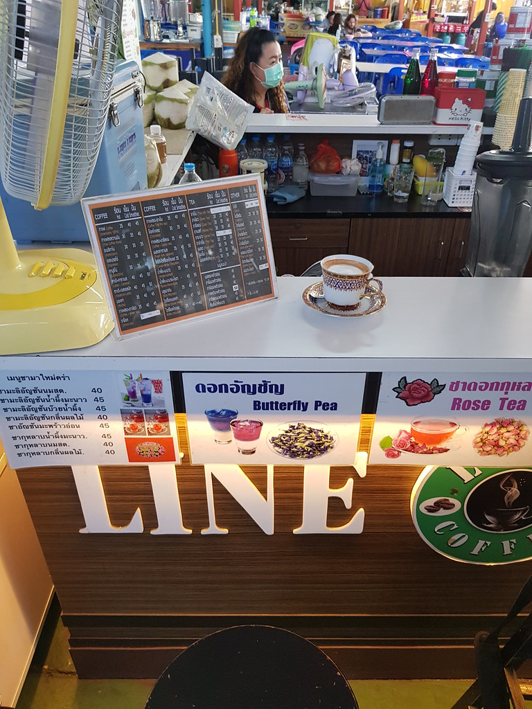 泰国咖啡鸳鸯 Coffee Thai mix Tea 35Bht @ LINE Cafe in Muang Thai - Phatra Morning Market (near Satthisan MRT) in Bangkok, Thailand