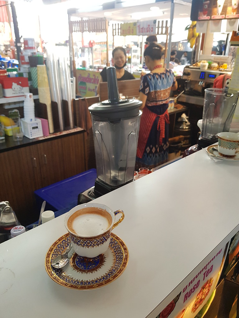 泰国咖啡鸳鸯 Coffee Thai mix Tea 35Bht @ LINE Cafe in Muang Thai - Phatra Morning Market (near Satthisan MRT) in Bangkok, Thailand