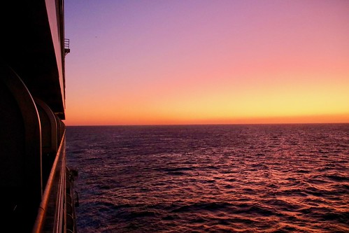 sunset irishsea ocean water ship queenelizabeth cunard liner